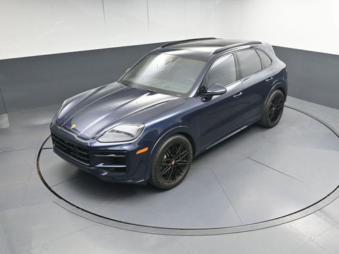 Certified 2026 Porsche Cayenne GTS AWD/4WD image 34