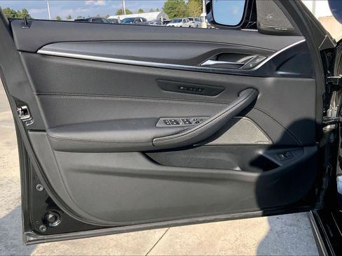 Used 2022 BMW 540i w/ Executive Package image 25