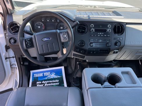 Used 2016 Ford F250 XL w/ XL Appearance Package AWD/4WD image 9