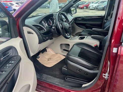 Used 2018 Dodge Grand Caravan SXT FWD image 9