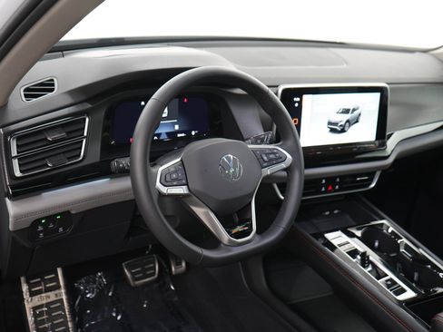 Used 2024 Volkswagen Atlas Peak Edition SEL AWD/4WD image 22