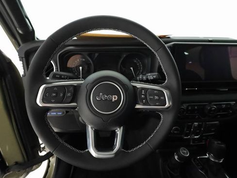 Used 2025 Jeep Wrangler Unlimited Sahara image 10