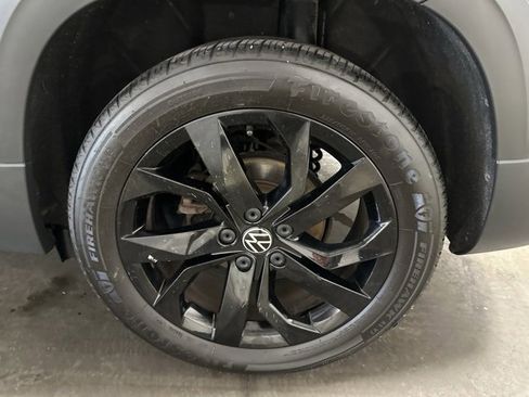 Used 2022 Volkswagen Taos SE image 36