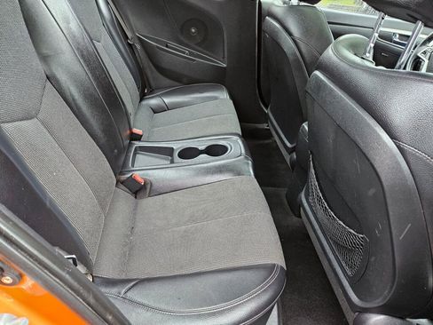 Used 2012 Hyundai Veloster w/ Style Pkg FWD image 12