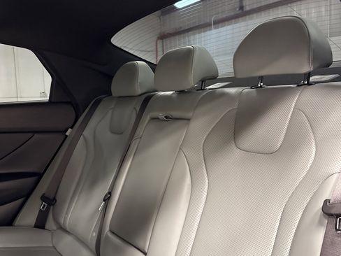 Used 2024 Hyundai Elantra Limited image 19