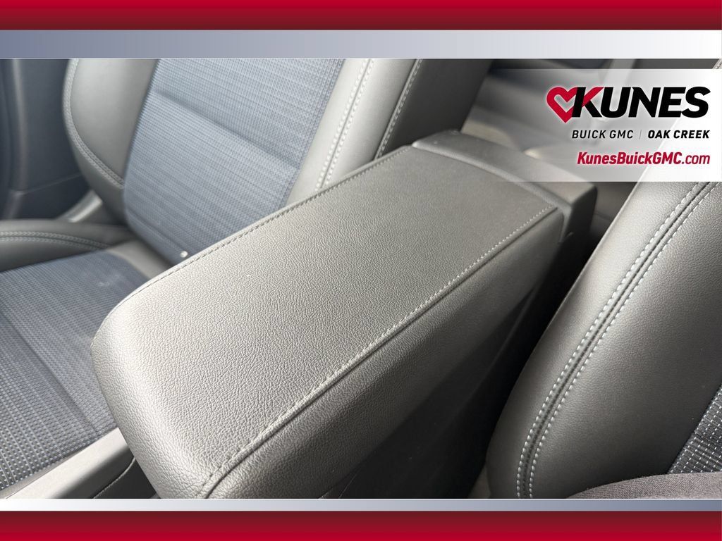 Used 2025 Buick Envista Sport Touring w/ Convenience I Package FWD image 29