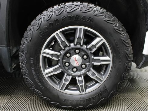 Used 2024 GMC Sierra 1500 AT4 w/ Technology Package image 8