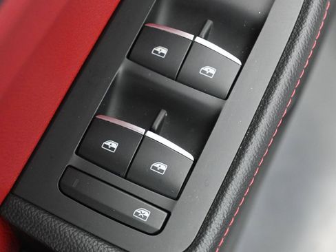 Used 2018 Alfa Romeo Giulia Ti image 13