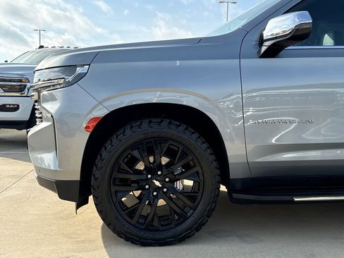 Used 2023 Chevrolet Suburban Premier image 5