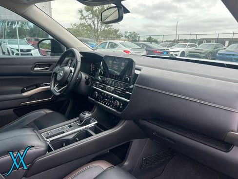 Used 2022 Nissan Pathfinder Platinum w/ Cargo Package FWD image 27
