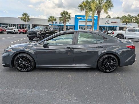 Used 2025 Toyota Camry SE image 6