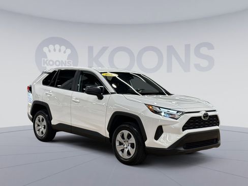 Used 2024 Toyota RAV4 LE AWD/4WD image 2