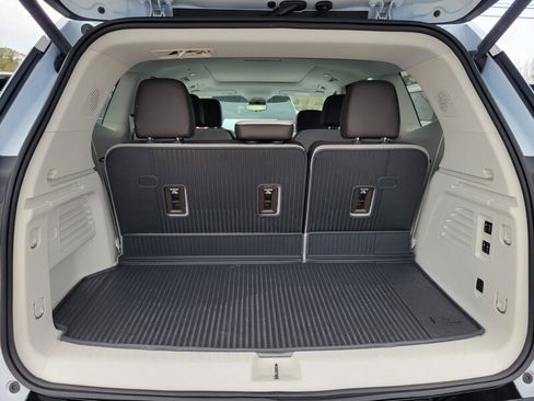 New 2026 GMC Acadia Denali w/ Super Cruise Package FWD image 7