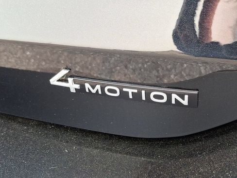 Used 2026 Volkswagen Tiguan SE AWD/4WD image 29