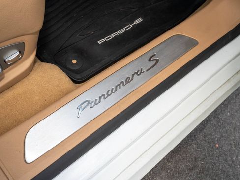 Used 2015 Porsche Panamera S RWD image 52