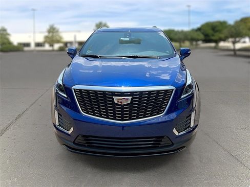 New 2025 Cadillac XT5 Luxury image 2