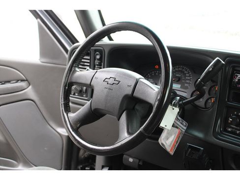 Used 2005 Chevrolet Silverado 1500 LS w/ Light Duty Power Package AWD/4WD image 16