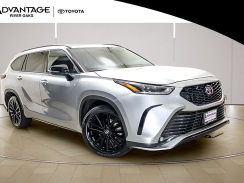 Used 2025 Toyota Highlander XSE AWD/4WD image 2
