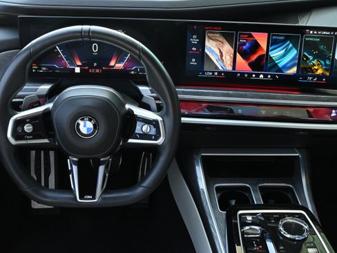 Used 2024 BMW 760i xDrive AWD/4WD image 16