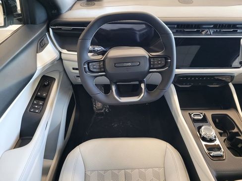 New 2026 Jeep Cherokee Overland image 5