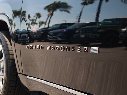 Used 2022 Jeep Grand Wagoneer Series III AWD/4WD image 16