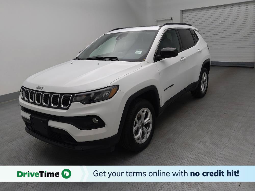 Used 2025 Jeep Compass Latitude w/ Sun & Sound Group AWD/4WD image 1