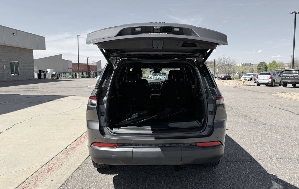 Used 2021 Jeep Grand Cherokee L Laredo AWD/4WD image 8