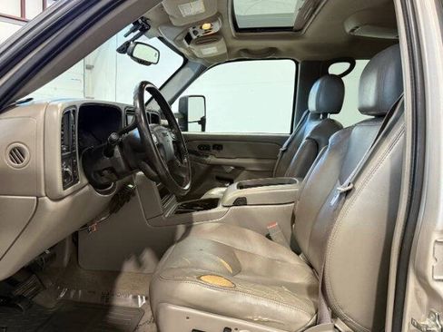 Used 2006 GMC Sierra 2500 SLE w/ Onstar Plus Package AWD/4WD image 16