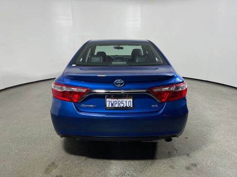 Certified 2017 Toyota Camry SE FWD image 4