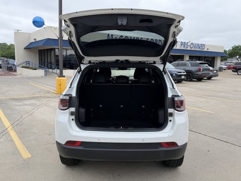 Used 2025 Jeep Compass Limited AWD/4WD image 10