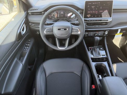 New 2026 Jeep Compass Latitude image 15