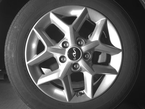 Used 2025 Kia Soul LX w/ LX Technology Package FWD image 13