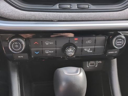 Used 2024 Jeep Compass Latitude AWD/4WD image 18