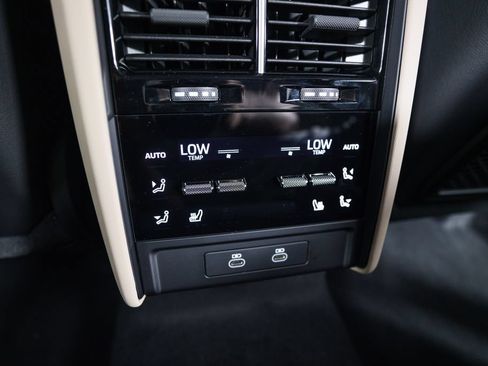 Used 2026 Porsche Cayenne Electric AWD/4WD image 46