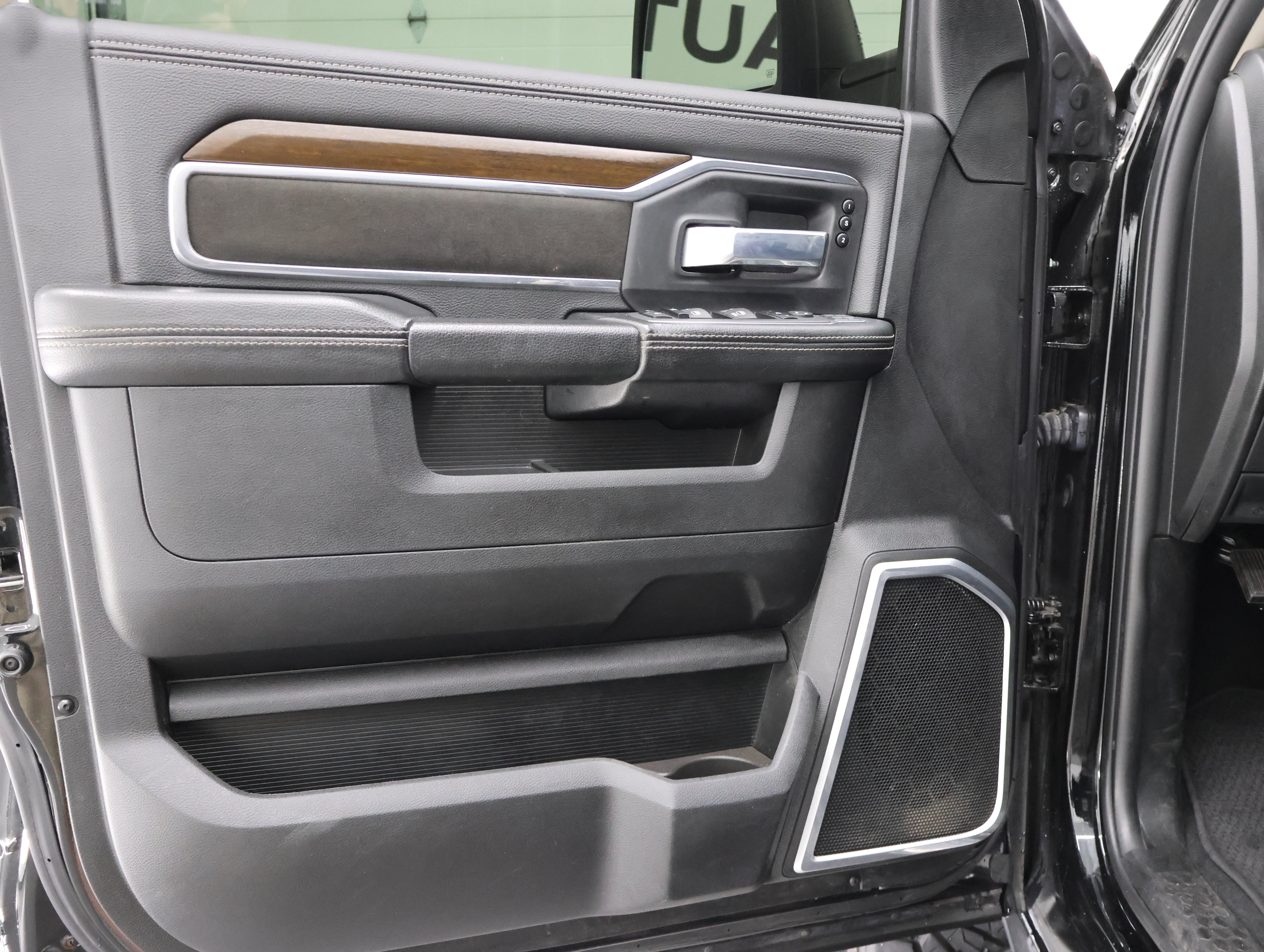 Used 2024 RAM 2500 Laramie AWD/4WD image 38