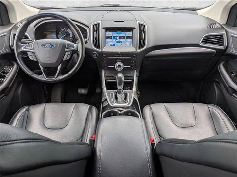 Used 2018 Ford Edge Titanium w/ Technology Package FWD image 16