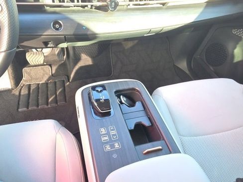 Used 2023 Nissan Ariya FWD image 18