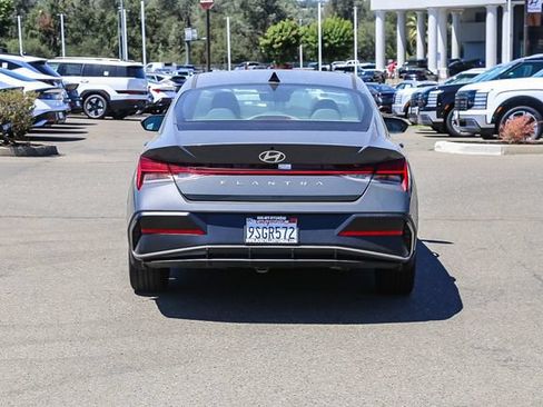 Used 2025 Hyundai Elantra SEL FWD image 4