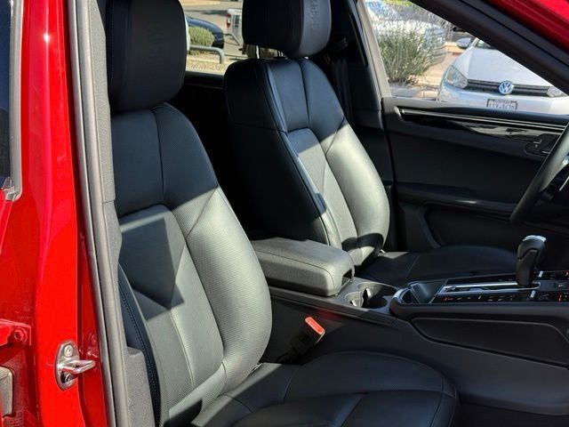 Used 2025 Porsche Macan AWD/4WD image 19