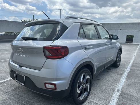 Used 2025 Hyundai Venue SEL FWD image 35
