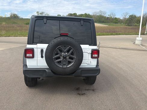 Used 2025 Jeep Wrangler Unlimited Sport AWD/4WD image 4