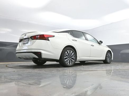 Used 2025 Nissan Altima 2.5 SV FWD image 40