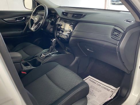 Used 2017 Nissan Rogue SV AWD/4WD image 8