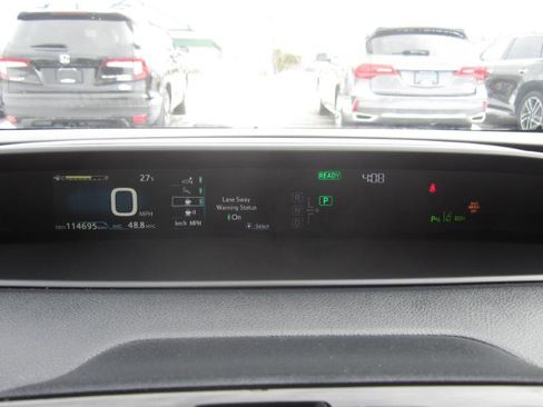 Used 2020 Toyota Prius XLE image 33