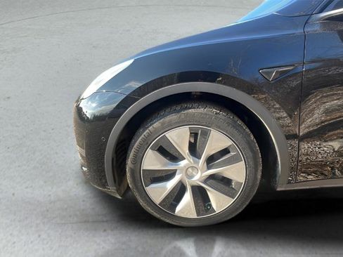 Used 2021 Tesla Model Y Long Range image 9