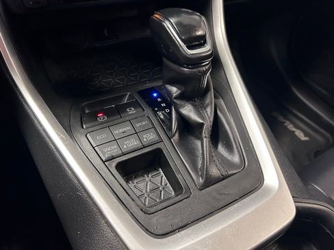 Used 2020 Toyota RAV4 XLE Premium AWD/4WD image 17