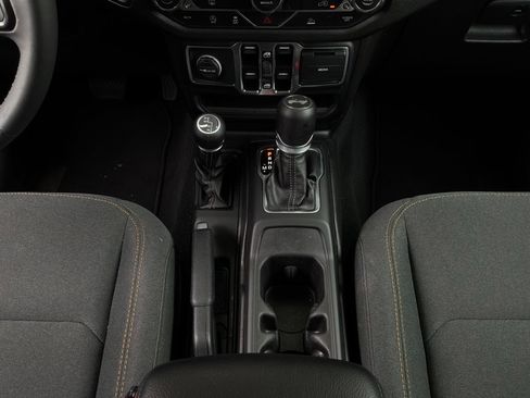 Used 2025 Jeep Wrangler Unlimited Sport AWD/4WD image 13