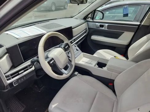 Used 2024 Hyundai Santa Fe SE AWD/4WD image 2
