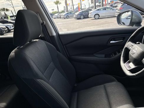 Used 2025 Nissan Rogue SV image 10