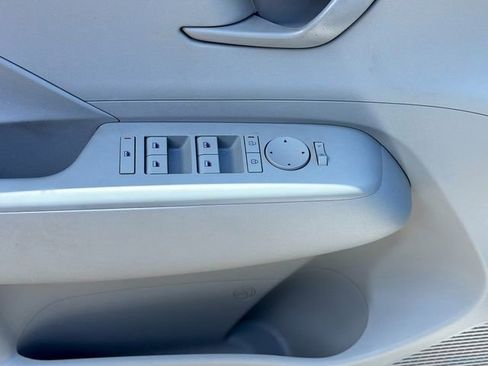 Certified 2025 Hyundai Kona SE FWD image 17